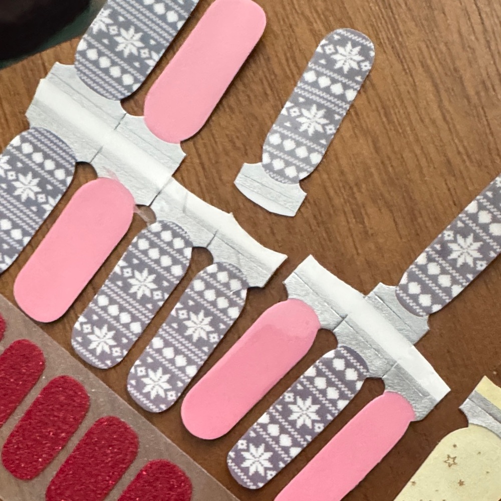 Festive Winter Nail Wraps Set - Picture 2 of 5